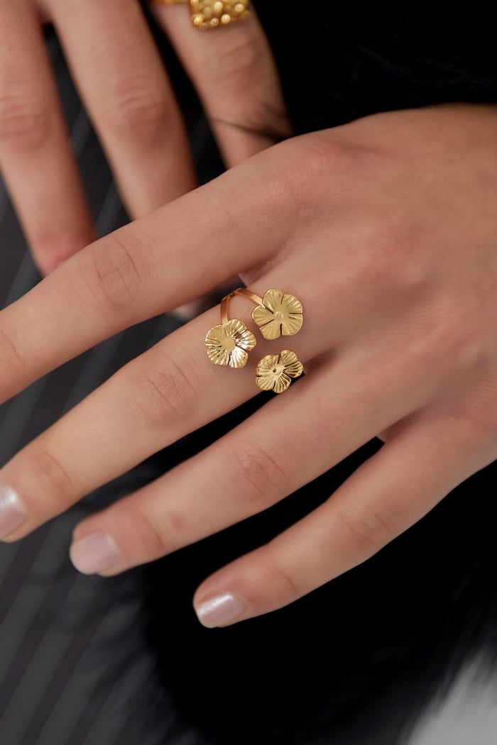 Floral trio ring