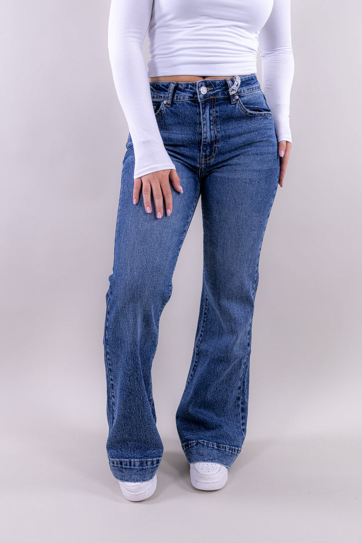 Ruby Flared Jeans – Mid Waist